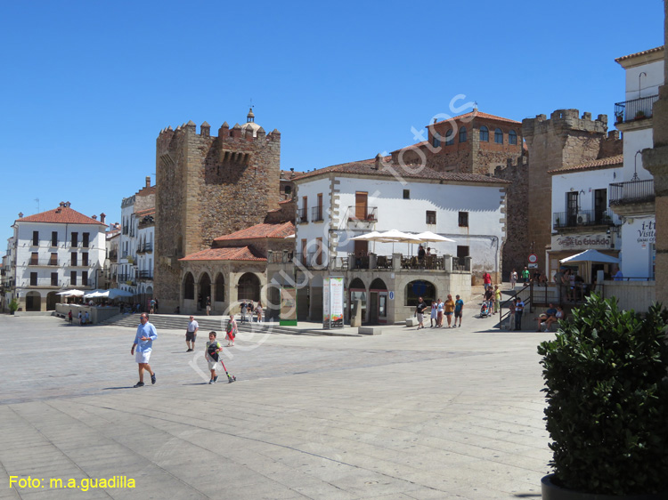 CACERES (105)