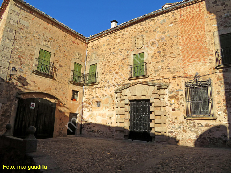 CACERES (203)