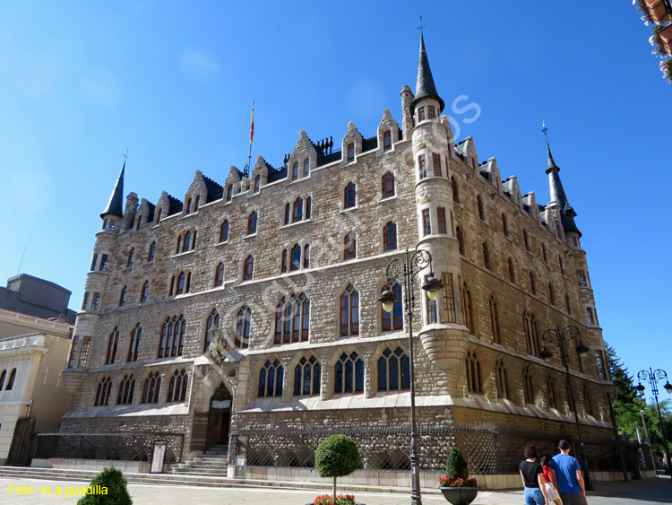 LEON (268) Edificio Botines