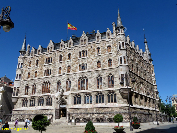 LEON (270) Edificio Botines