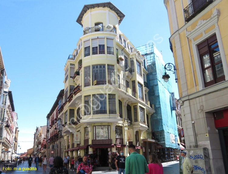 LEON (327) Calle Ancha