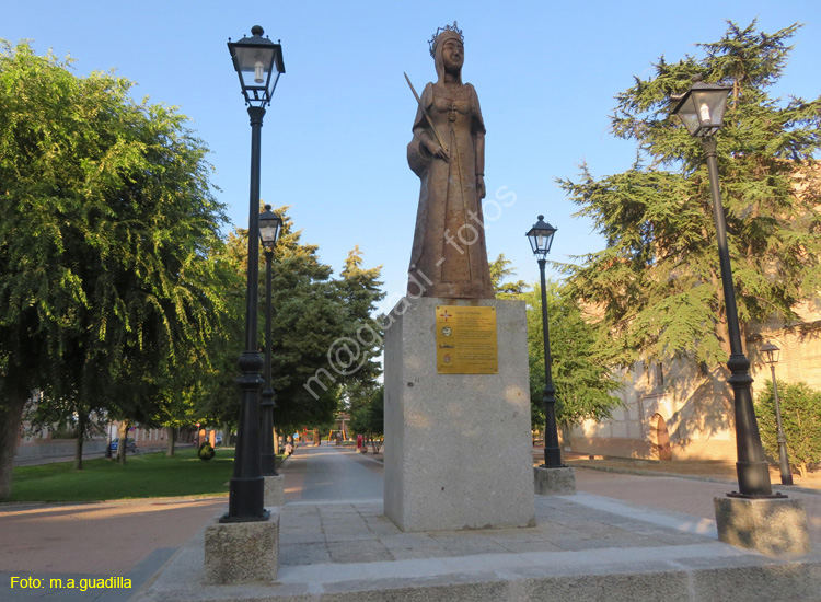 MADRIGAL DE LAS ALTAS TORRES (214) Mon a Isabel la Catolica
