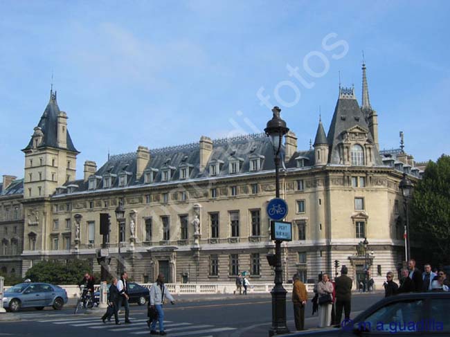 PARIS 078 Saint Michel