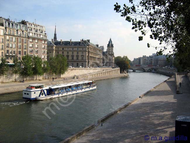 PARIS 109 Paseo por el Sena
