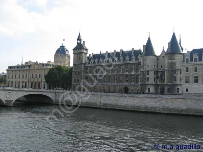 PARIS 113 Paseo por el Sena - La Conciergerie