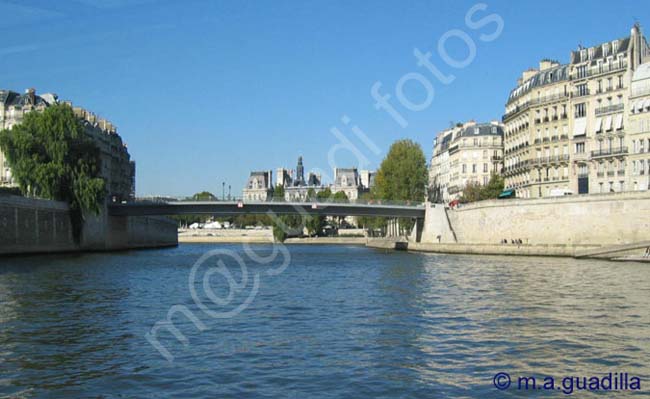 PARIS 126 Paseo por el Sena