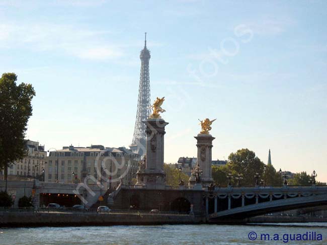 PARIS 136 Paseo por el Sena