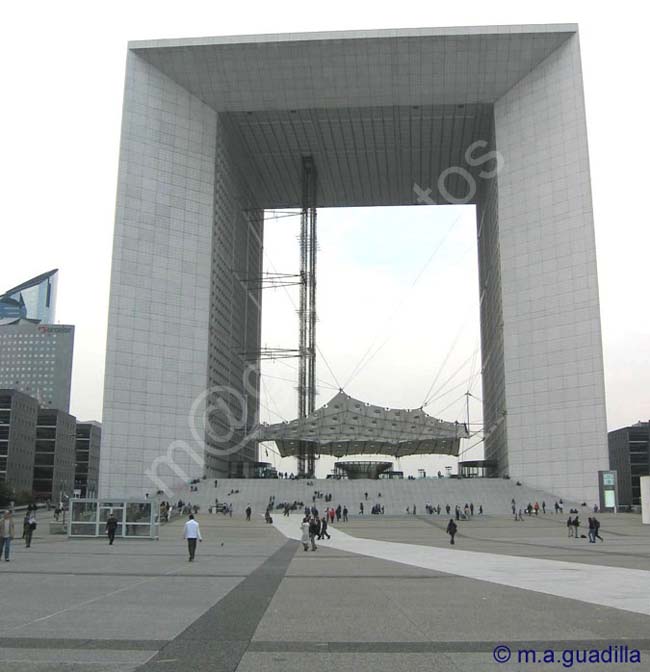 PARIS 253 La Defense