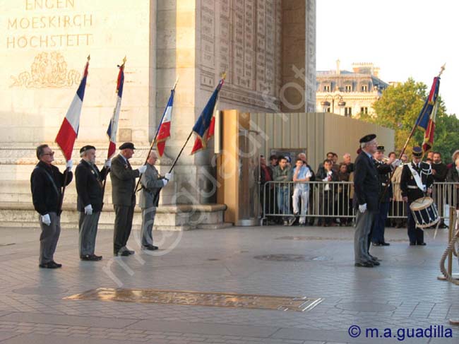 PARIS 290 Arc de Triomphe