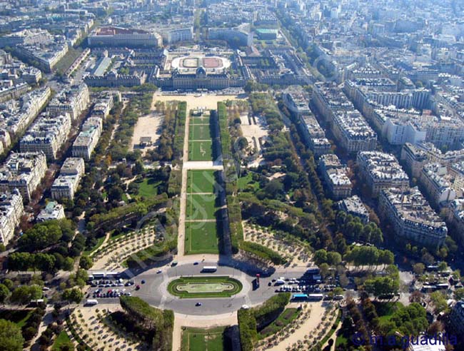 PARIS 323 Champs de Marte