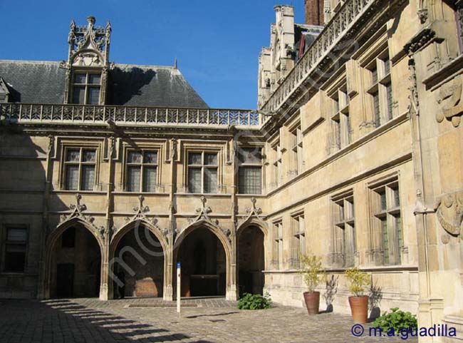 PARIS 335 Chateau de Cluny