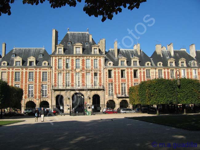 PARIS 353 Place des Vosges