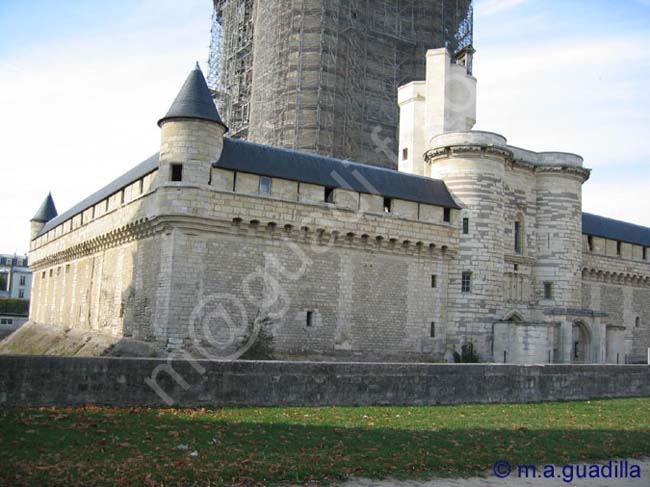 PARIS 385 Chateau Vincennes