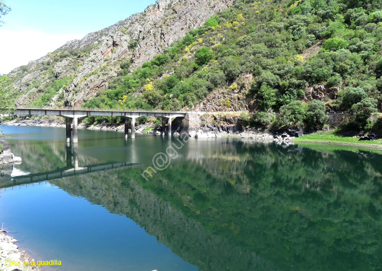 RIBEIRA SACRA (318) Catamaran Doade