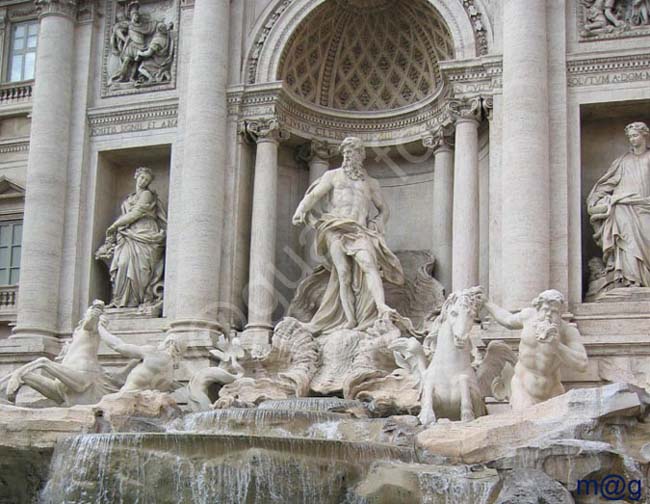 256 Italia - ROMA Fontana de Trevi