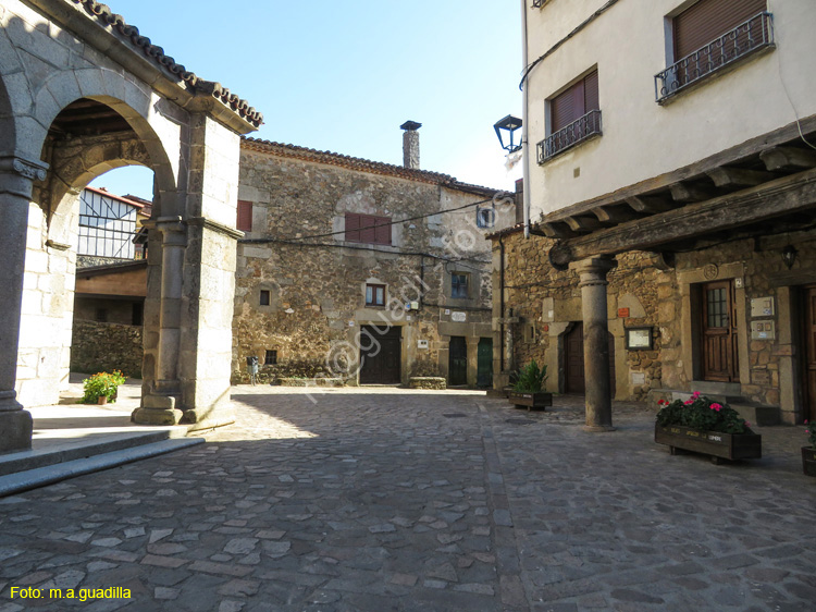 SAN MARTIN DEL CASTAÑAR (107) Plaza de la Iglesia