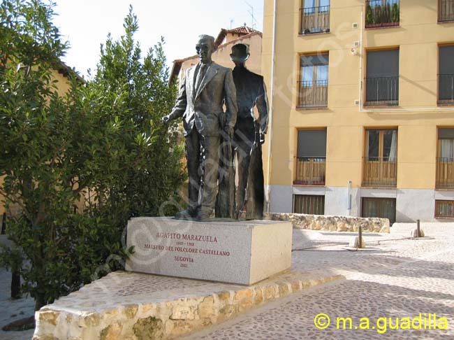 SEGOVIA - Monumento a Agapito Marazuela 001