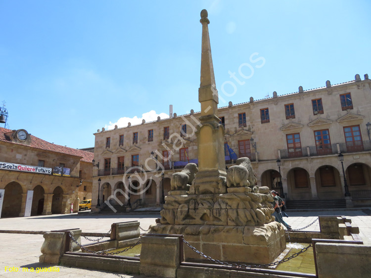 SORIA (232) Plaza Mayor - Fuente de los Leones