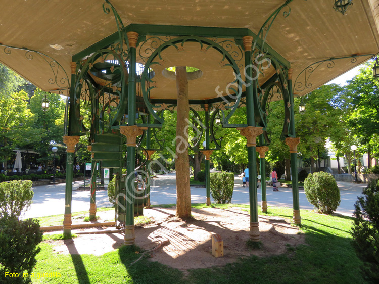 SORIA (327) Alameda de Cervantes - Arbol de la Musica