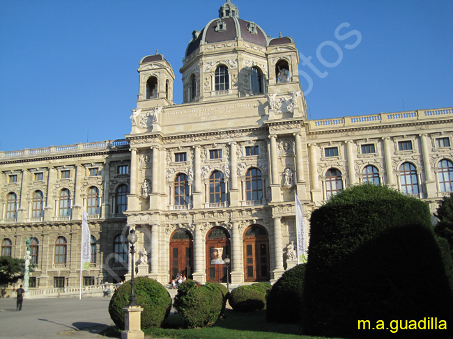 VIENA - Maria Theresien Platz y Museos de Historia Natural y Bellas Artes 010