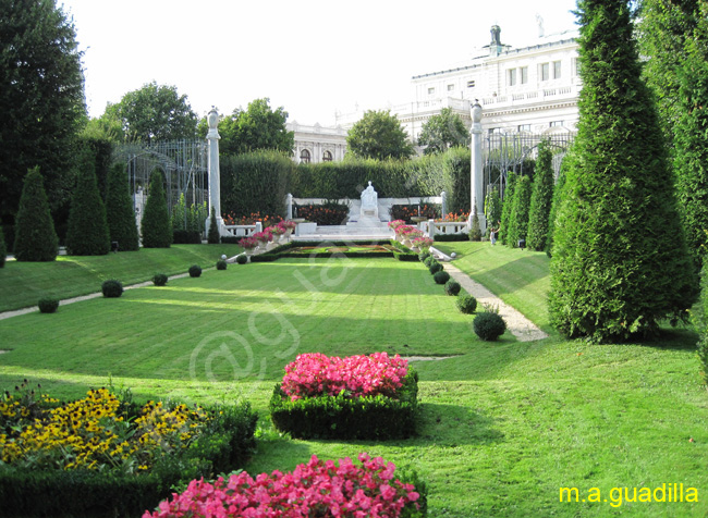 VIENA - Volksgarten 004 - Monumento a Sissi