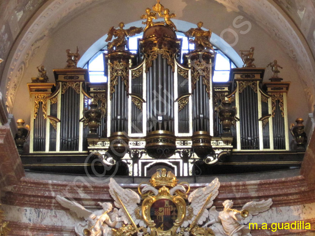 VIENA - Iglesia de san Carlos Borromeo 019