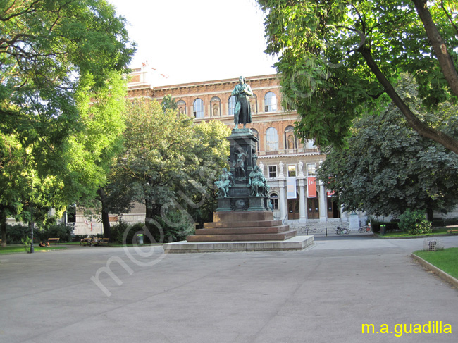 VIENA 046 - Schillerplatz - Academia de Bellas Artes