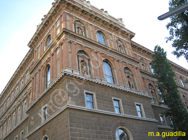 VIENA 047 - Schillerplatz - Academia de Bellas Artes