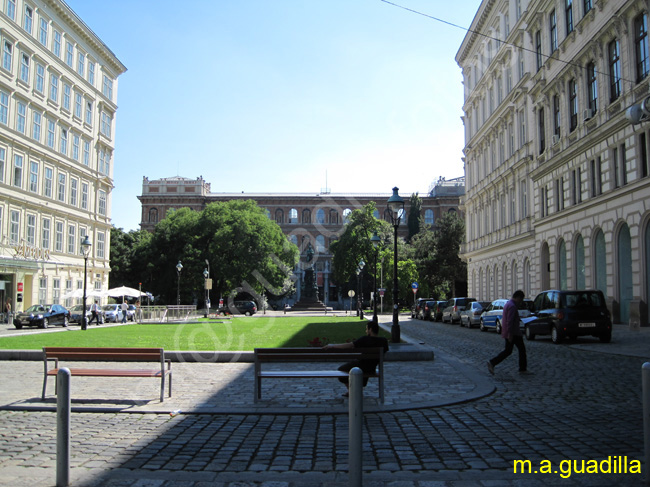 VIENA 047 1 - Schillerplatz - Academia de Bellas Artes