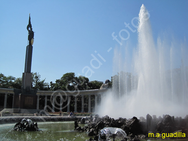 VIENA - Plaza de Schwarzenberg  001 - Monumento a la liberacion