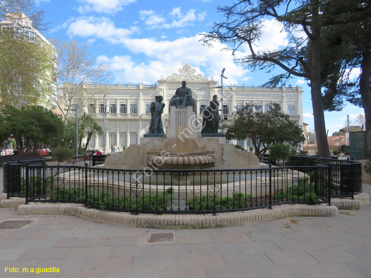 VILLENA (128) Monum. a Chapi y Teatro