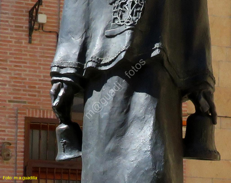 ZAMORA (428) Pza de Sta Maria la Nueva - Escultura del Barandales