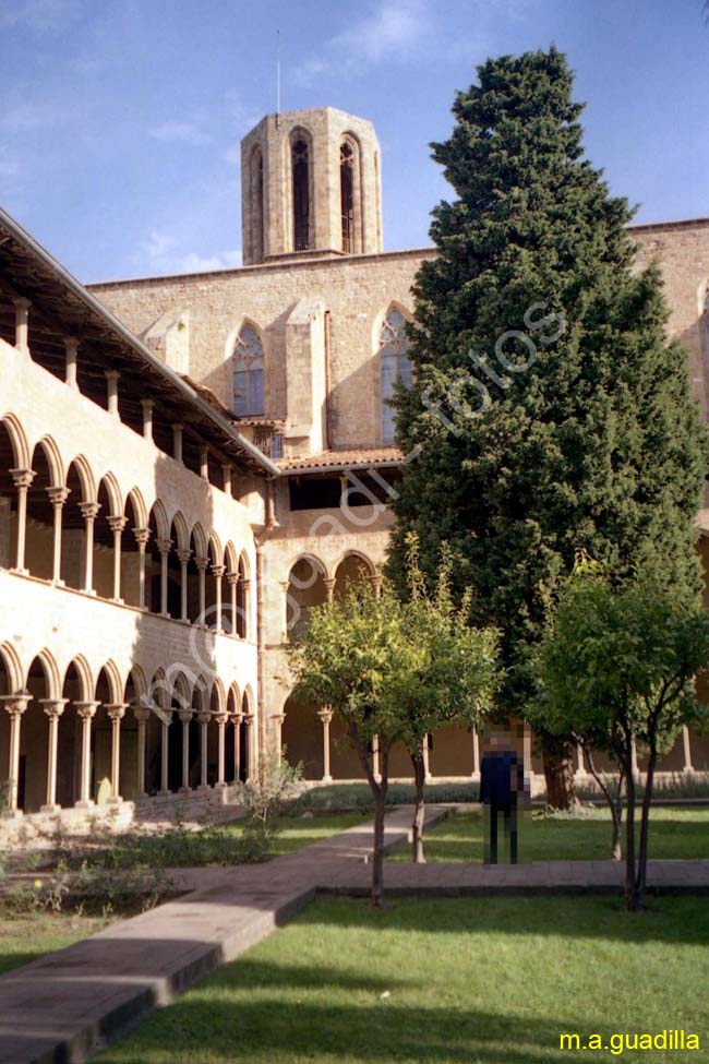BARCELONA 301 Monasterio de Pedralbes 2001