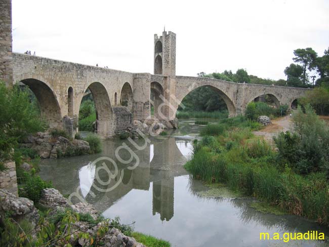 BESALU 064