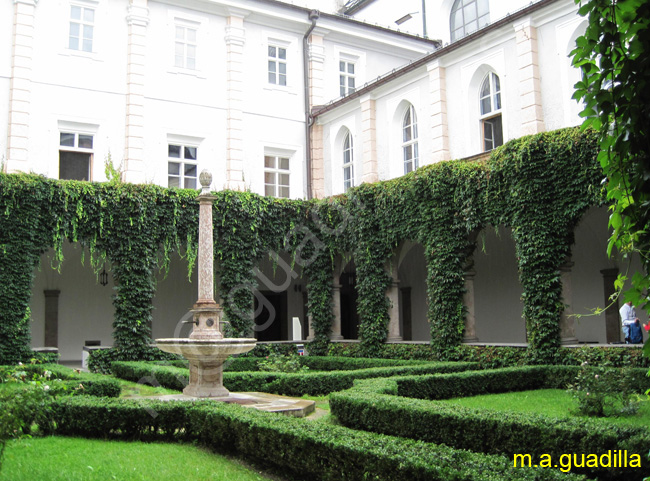 INNSBRUCK - Iglesia de la Corte 003