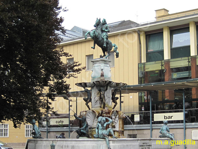 INNSBRUCK 044 - Monumento al Archiduque Leopoldo V