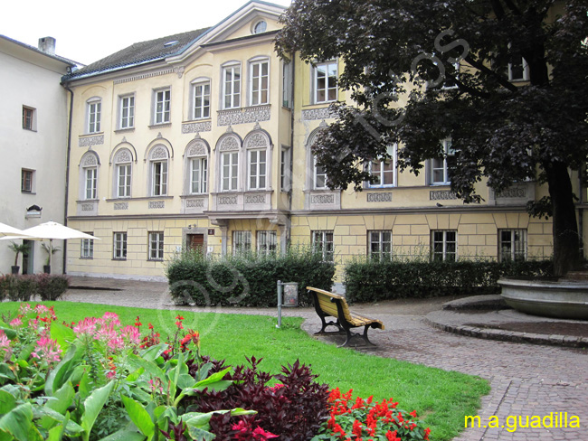 INNSBRUCK 048 - Domplatz