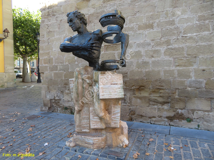 LOGROÑO (113) Hombre Centenario de la tabacalera