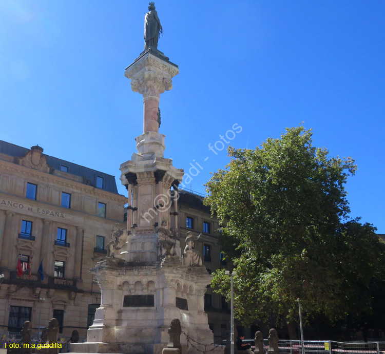 PAMPLONA (231) Monumento a los Fueros