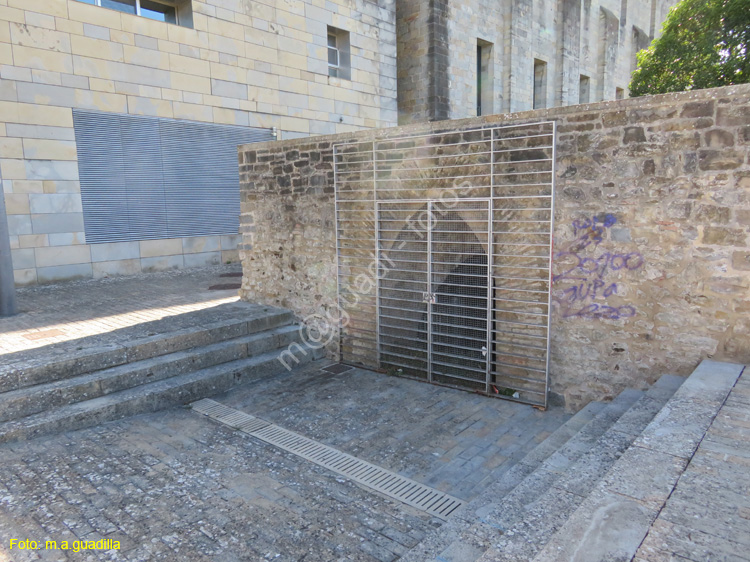 PAMPLONA (436) Antigua Nevera