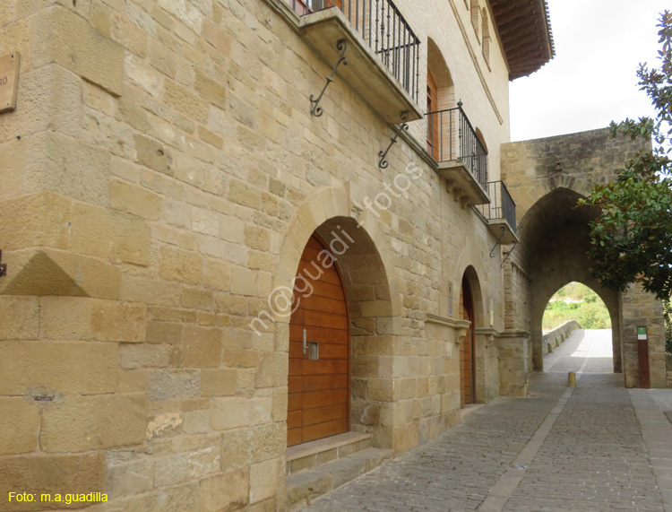 PUENTE LA REINA (110) Portal de las Carnicerias