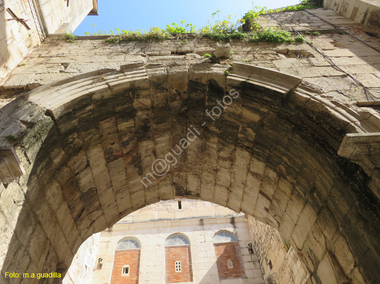 Split (272) Puerta De Oro