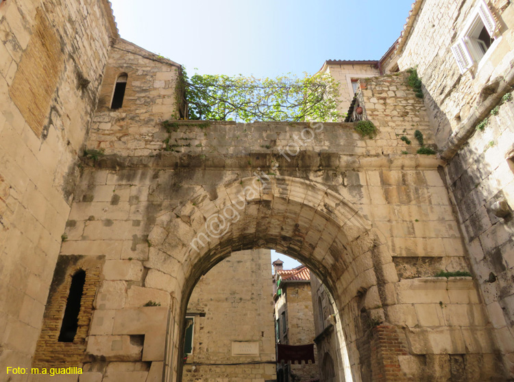 Split (275) Puerta De Oro