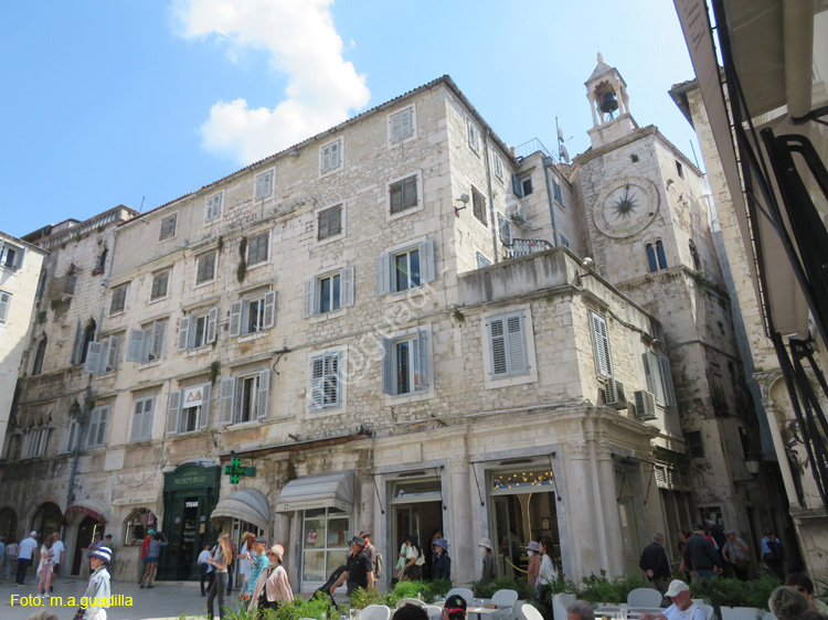 Split (306) Plaza del Pueblo