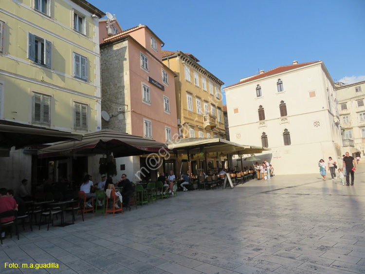 Split (310) Plaza del Pueblo
