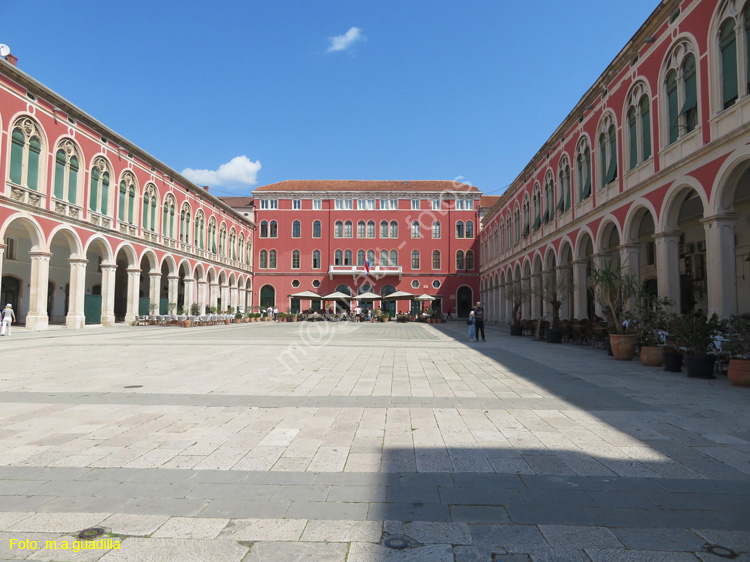 Split (327) Plaza de la Republica