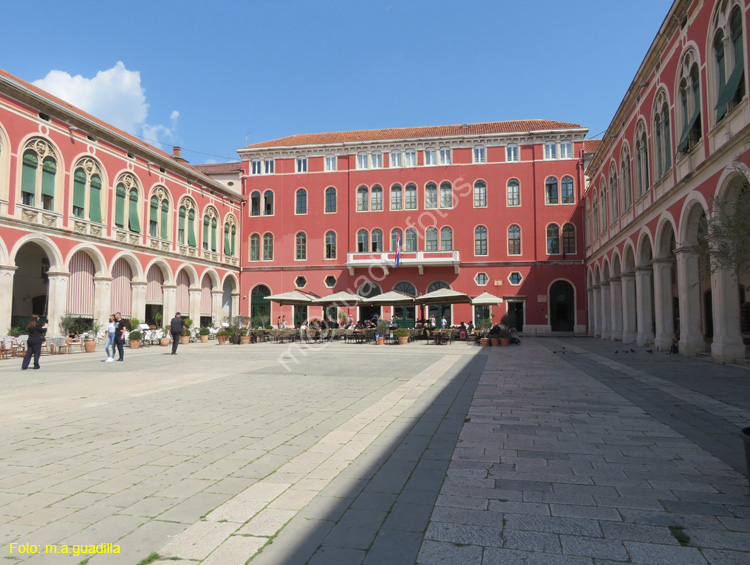 Split (328) Plaza de la Republica