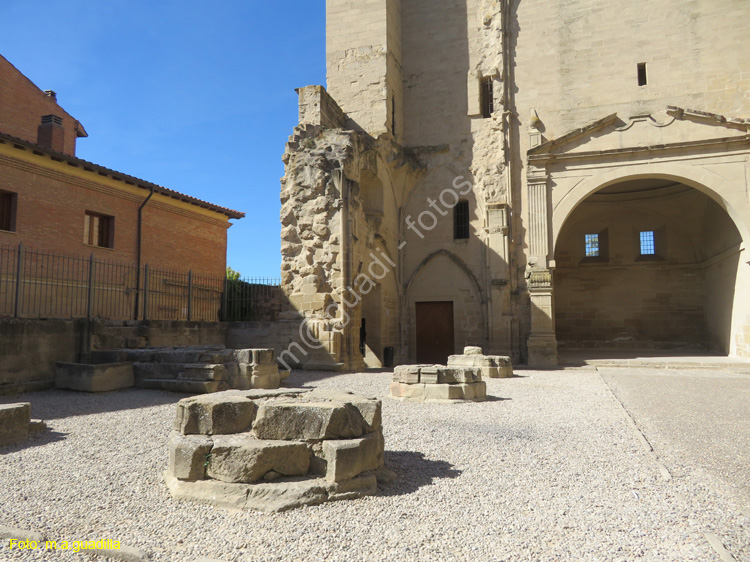 VIANA (184) Ruinas de la Iglesia de San Pedro